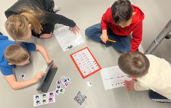 Nemendur leysa þrautir og bjarga sér frá jólakettinum